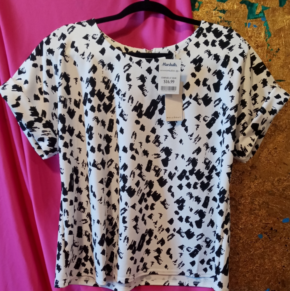 Marshall's, Medium, Black and White